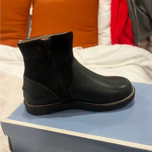 Black Ankle Boots with Side Zipper - Picture 1 of 4